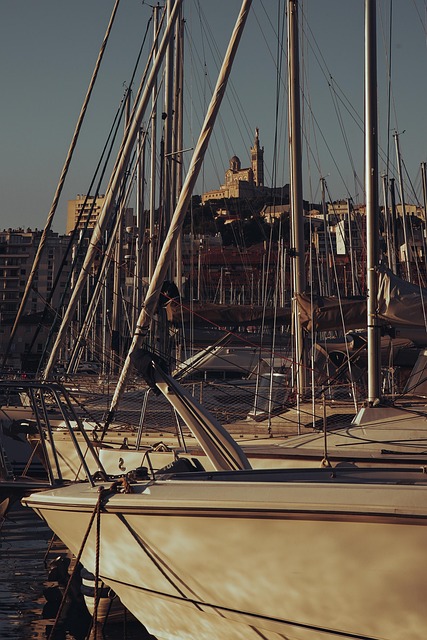 Vista aérea del distrito financiero de Madrid con las Torres Kio y el paseo de la Castellana